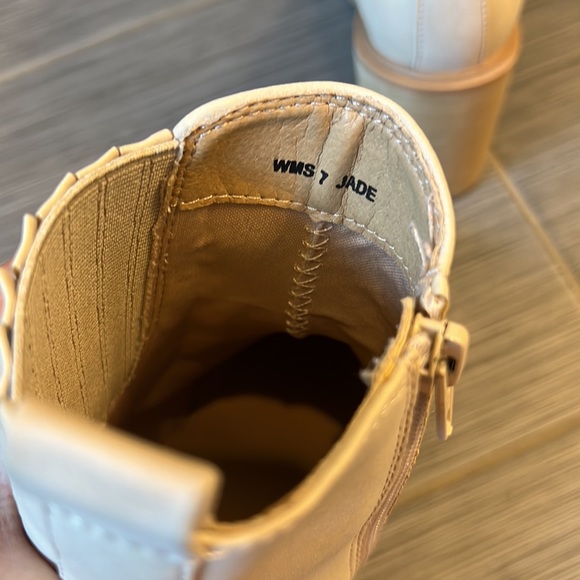 Elegant Cream Heeled Boots - Picture 4 of 5